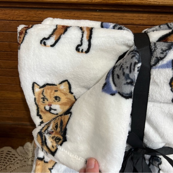 Vera Bradley 80 x 50 essential throw A Cats Life NWT - Picture 3 of 4